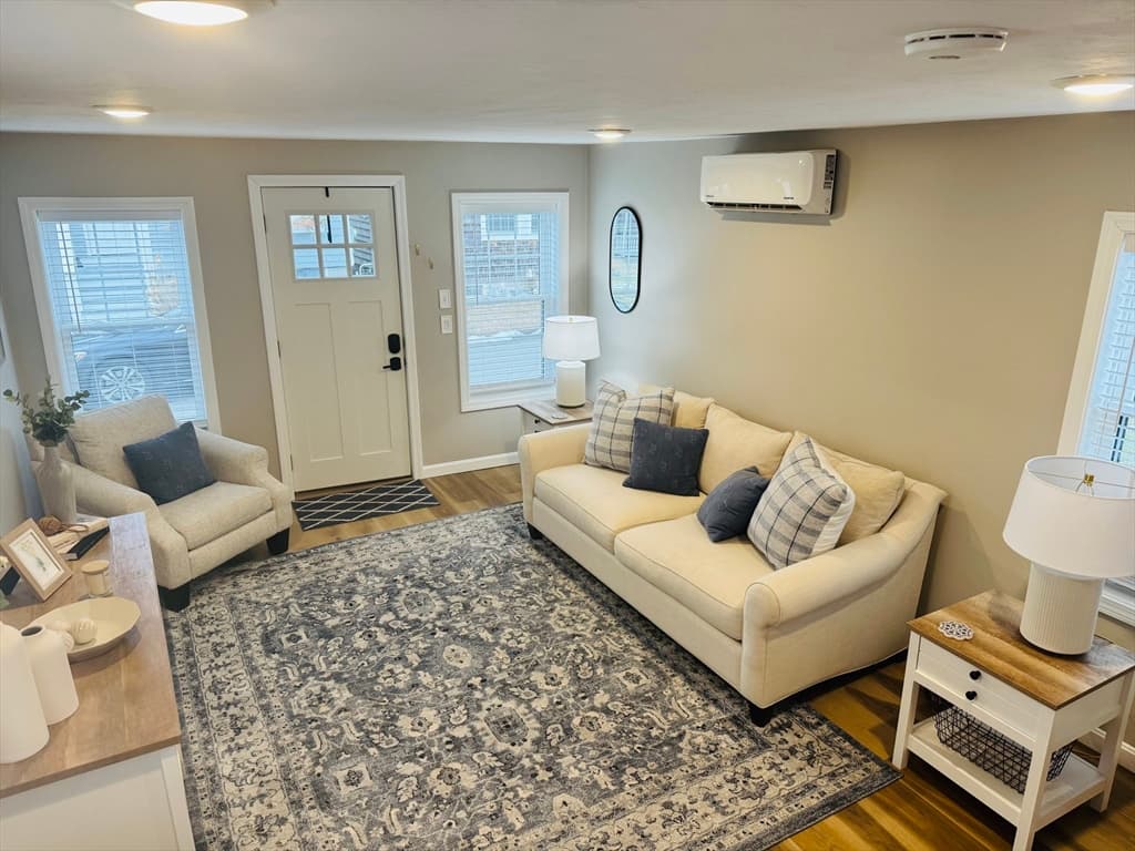 Single Family Residence at 230 Cedar Ave, Portsmouth RI 02871, photo 4 of 19