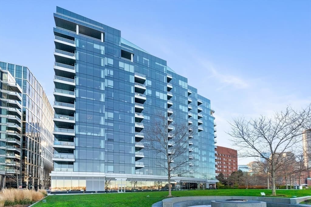 Condominium at 22 Liberty Dr # 8F, Boston MA 02210, photo 39 of 42