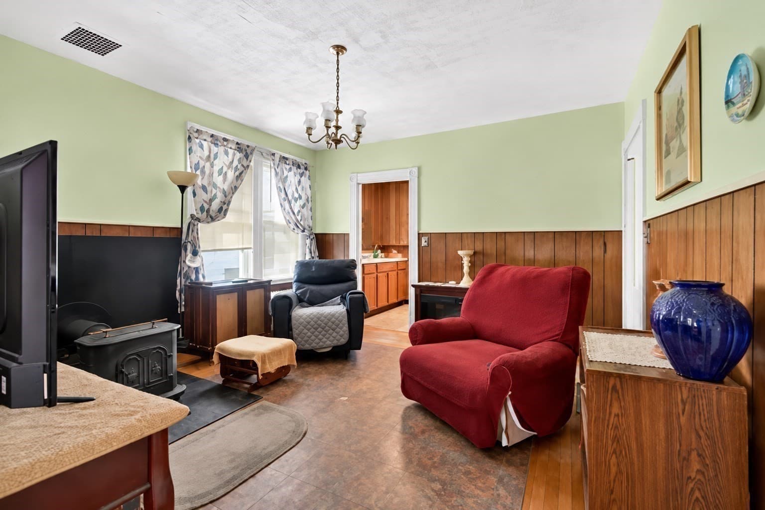 Single Family Residence at 135 Allen Ave, Lynn MA 01902, photo 5 of 24