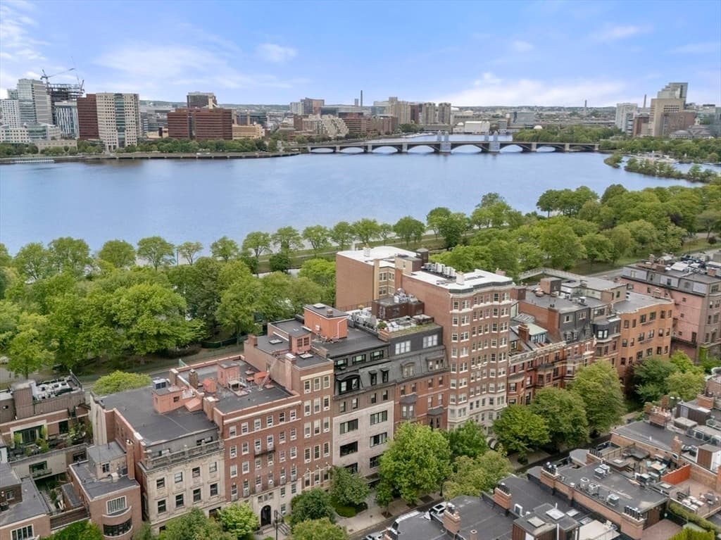 Condominium at 260 Beacon # 4, Boston MA 02116, photo 2 of 36