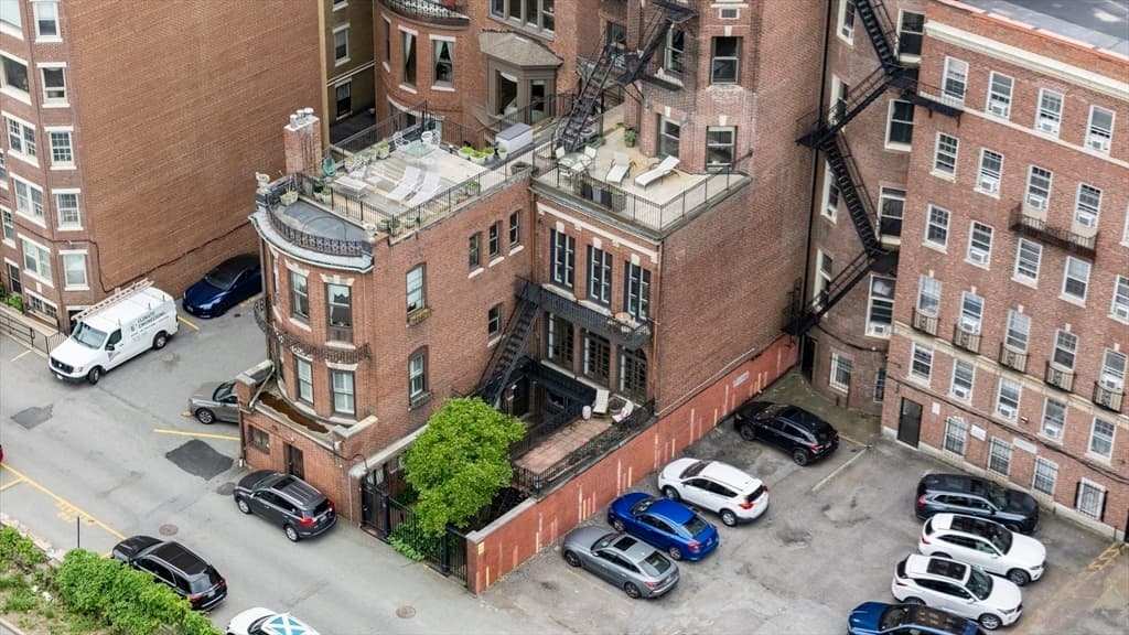Condominium at 260 Beacon # 4, Boston MA 02116, photo 34 of 36