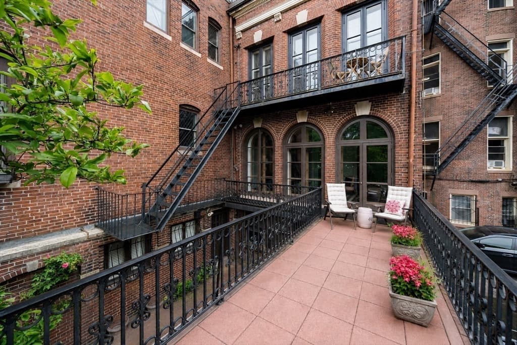 Condominium at 260 Beacon # 4, Boston MA 02116, photo 31 of 36