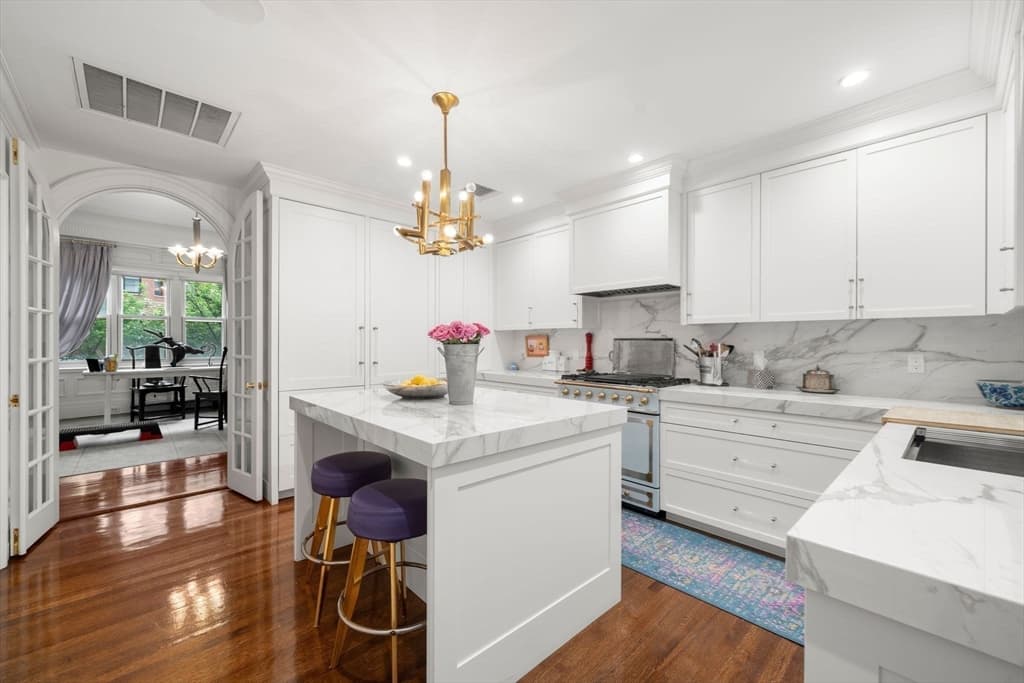 Condominium at 260 Beacon # 4, Boston MA 02116, photo 8 of 36
