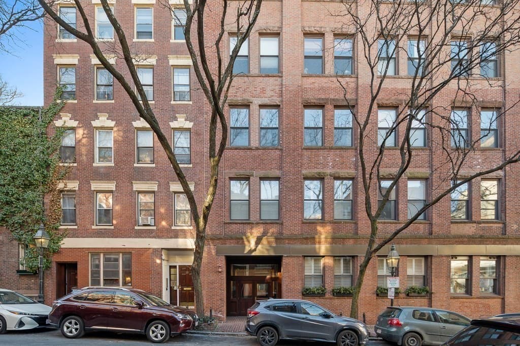 Condominium at 1 Garden St # 4, Boston MA 02114, photo 10 of 10