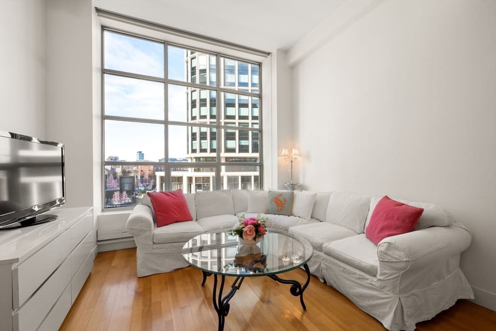 Condominium at 360 Newbury St # 402, Boston MA 02115, photo 2 of 10