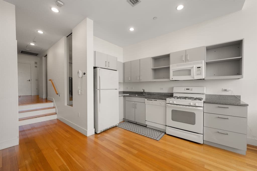 Condominium at 360 Newbury St # 402, Boston MA 02115, photo 6 of 10
