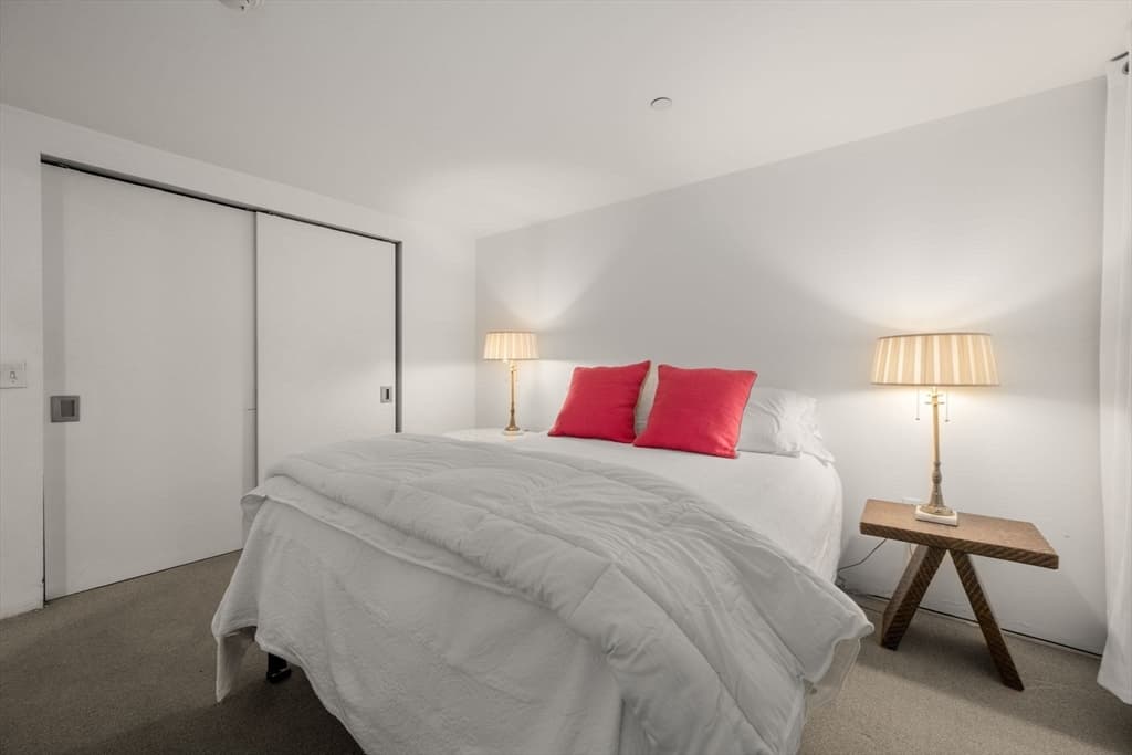 Condominium at 360 Newbury St # 402, Boston MA 02115, photo 7 of 10