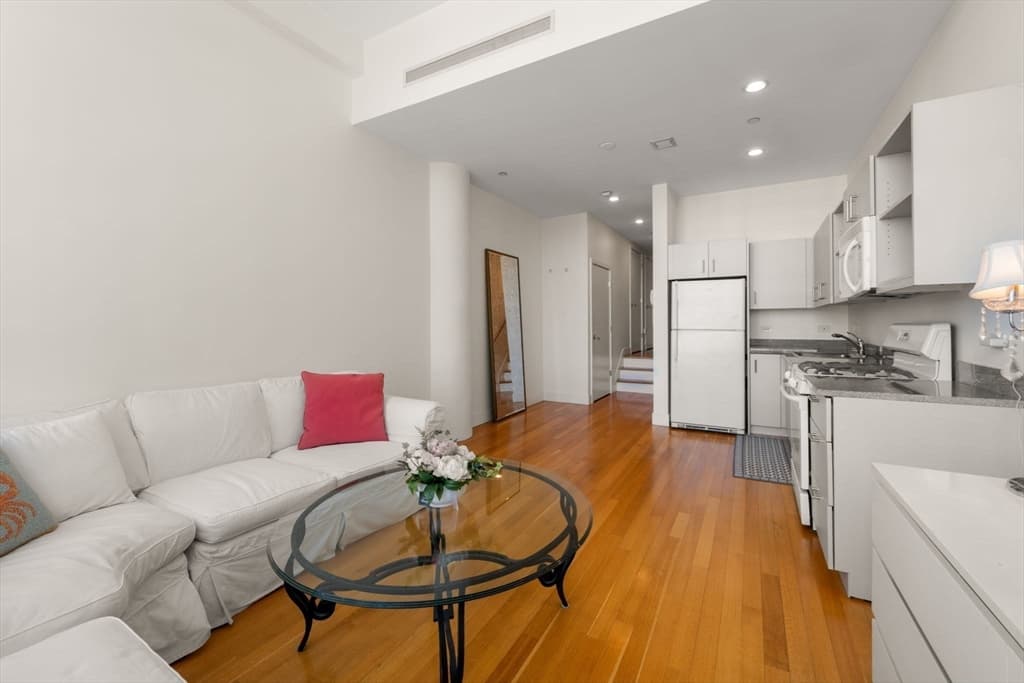 Condominium at 360 Newbury St # 402, Boston MA 02115, photo 3 of 10