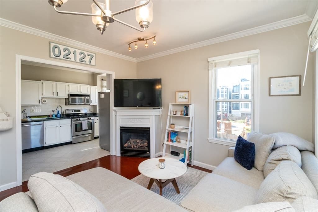 Condominium at 201 D St # 2, Boston MA 02127, Boston, photo 2 of 27