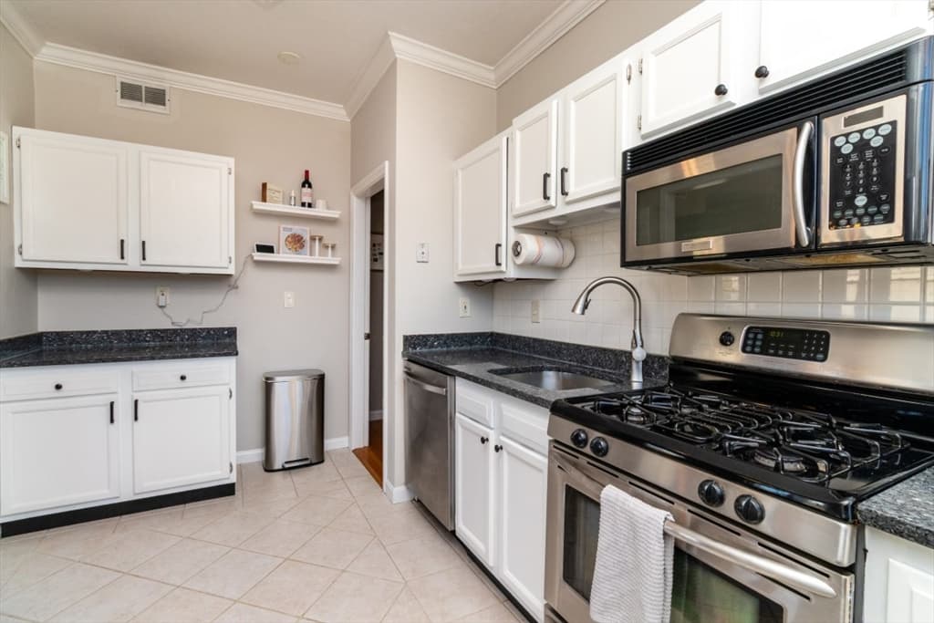 Condominium at 201 D St # 2, Boston MA 02127, Boston, photo 11 of 27
