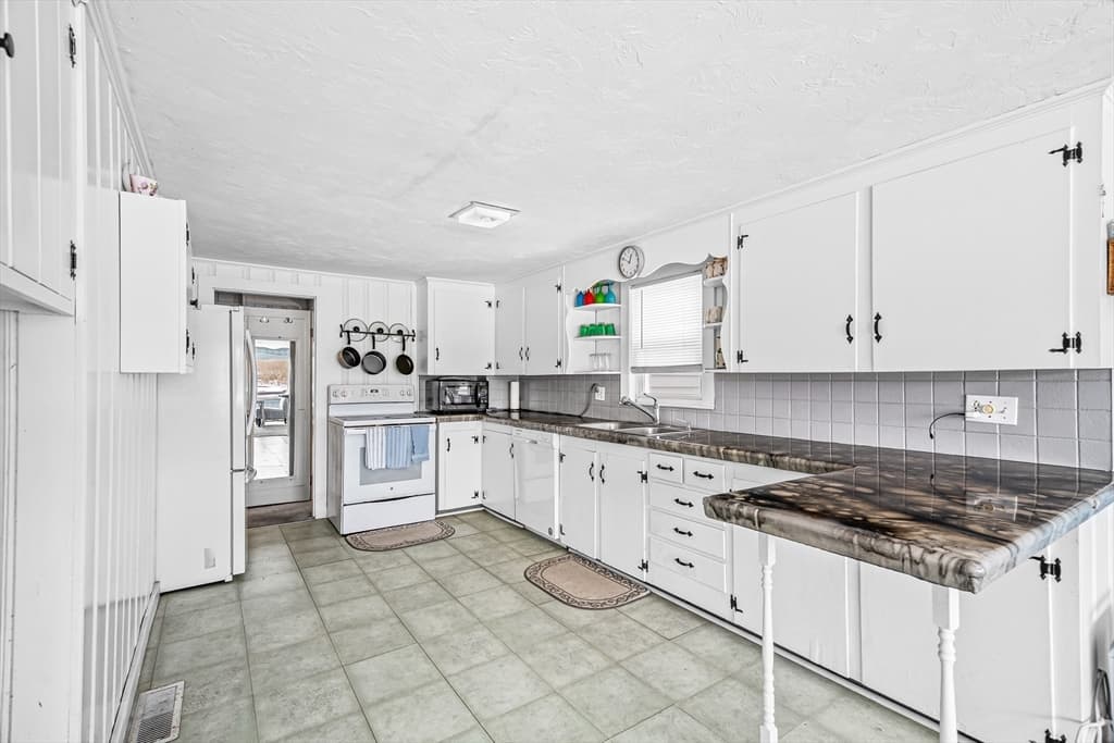 Single Family Residence at 345 Quaker Road, Falmouth MA 02556, Falmouth, photo 11 of 30