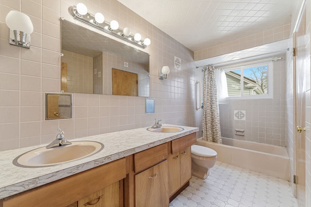 Single Family Residence at 7 Carol St, Stoneham MA 02180, Stoneham, photo 11 of 28