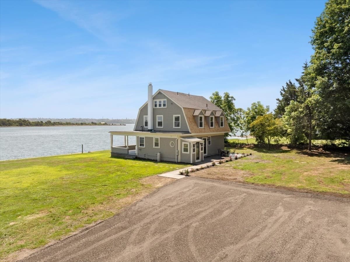 Single Family Residence at 1366 Gardners Neck Rd, Swansea MA 02777, photo 27 of 35