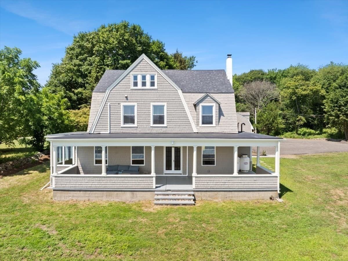 Single Family Residence at 1366 Gardners Neck Rd, Swansea MA 02777, photo 6 of 35