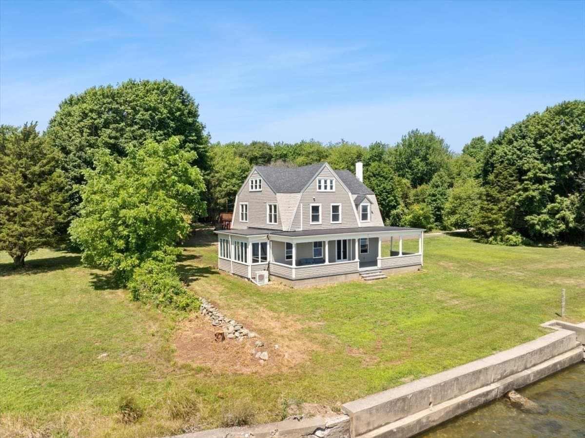 Single Family Residence at 1366 Gardners Neck Rd, Swansea MA 02777, photo 5 of 35