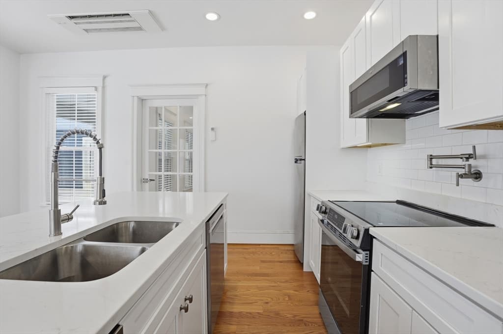 Single Family Residence at 11 Taylor Street, Littleton MA 01460, Littleton, photo 6 of 42