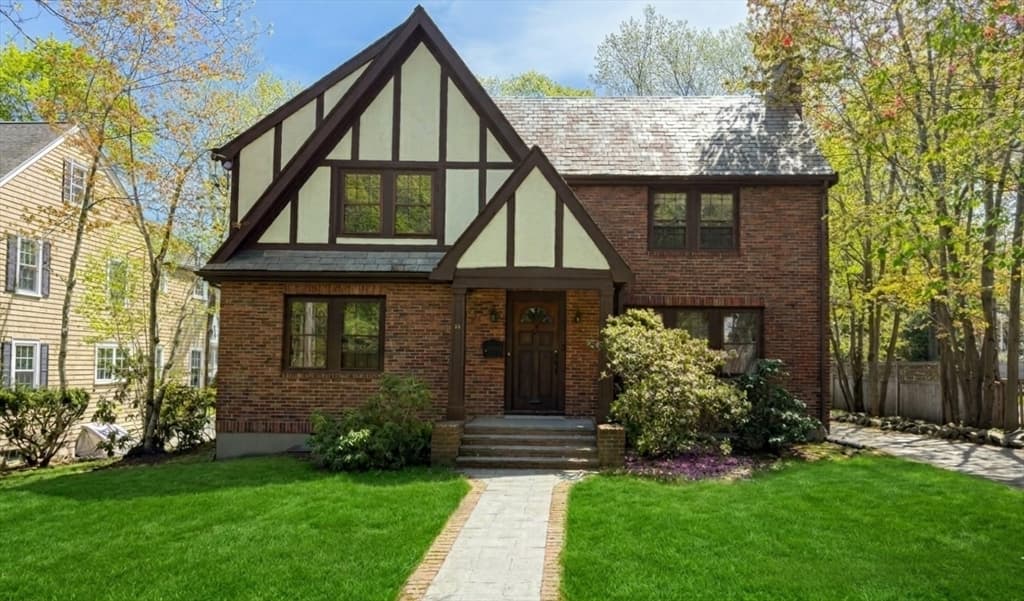 46 Acacia Ave, Newton MA 02467