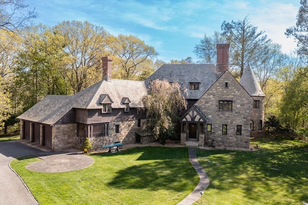 3 Evergreen Ln, Hingham MA 02043