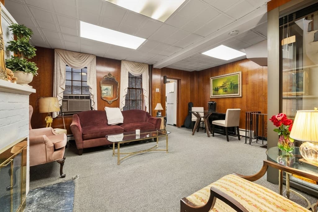 Condominium at 4 Derne St # 1, Boston MA 02114, photo 2 of 21