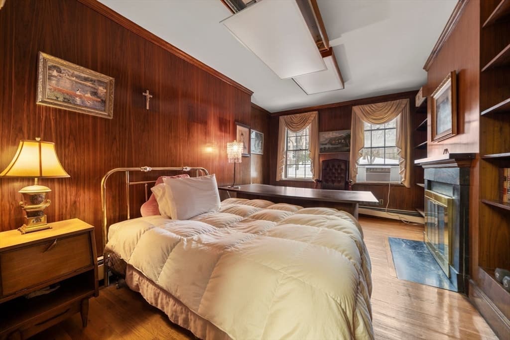 Condominium at 4 Derne St # 1, Boston MA 02114, photo 6 of 21