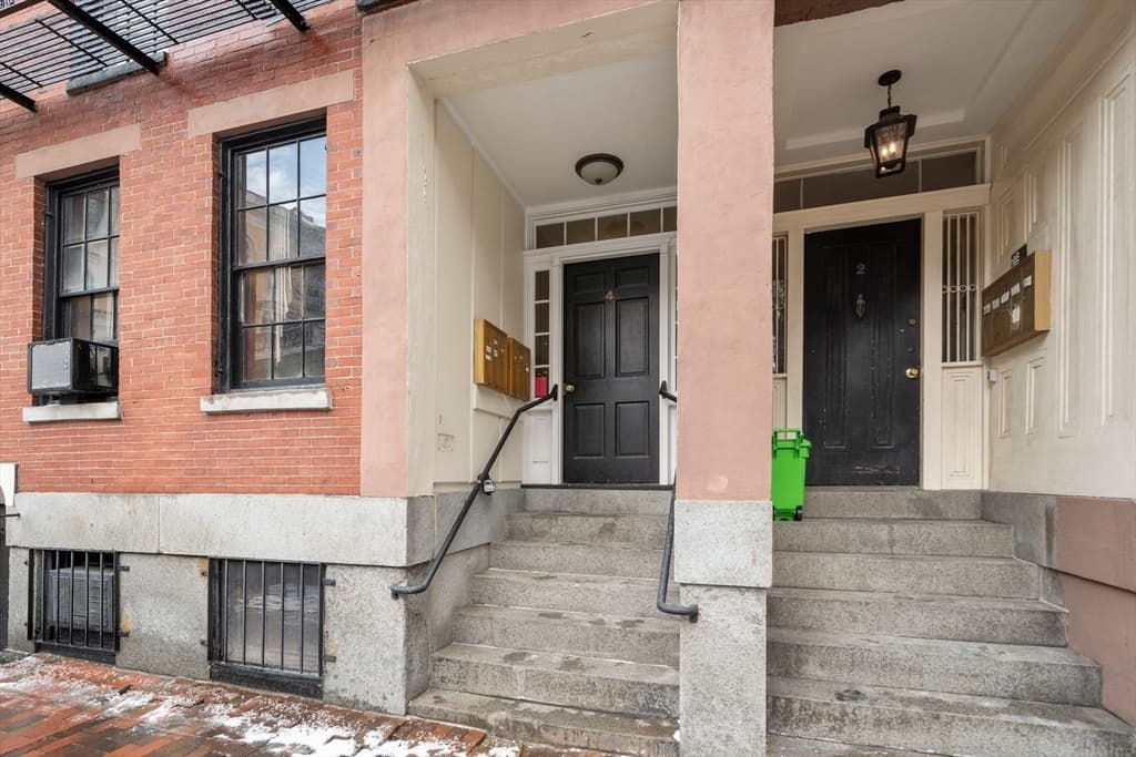 Condominium at 4 Derne St # 1, Boston MA 02114, photo 17 of 21