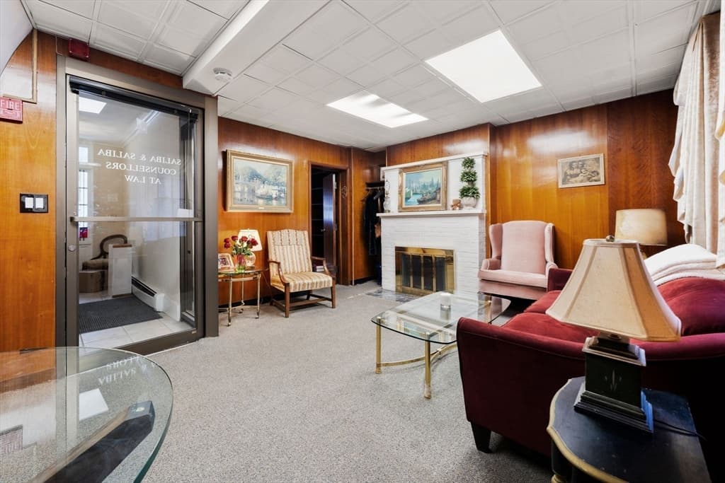 Condominium at 4 Derne St # 1, Boston MA 02114, photo 5 of 21