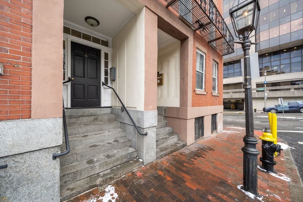 Condominium at 4 Derne St # 1, Boston MA 02114, photo 20 of 21