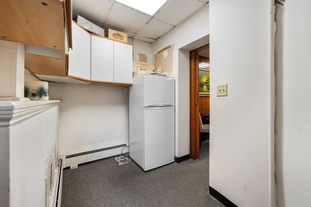 Condominium at 4 Derne St # 1, Boston MA 02114, photo 10 of 21