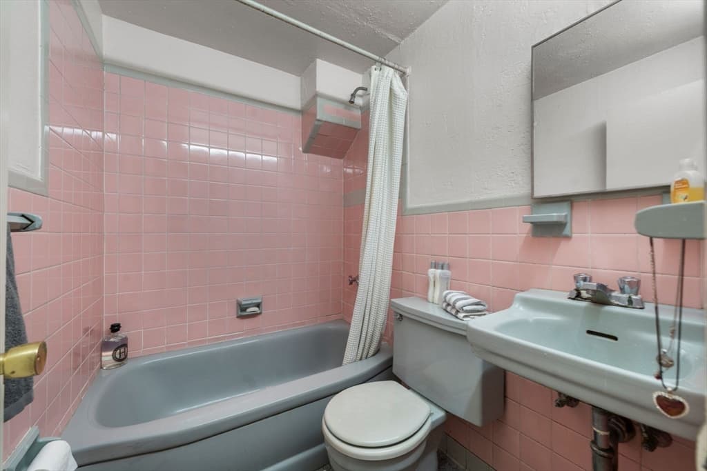 Condominium at 4 Derne St # 1, Boston MA 02114, photo 11 of 21
