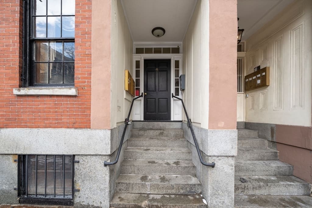 Condominium at 4 Derne St # 1, Boston MA 02114, photo 19 of 21