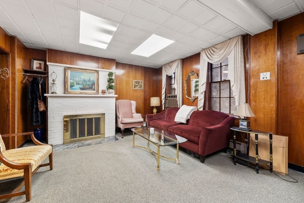 Condominium at 4 Derne St # 1, Boston MA 02114, photo 4 of 21