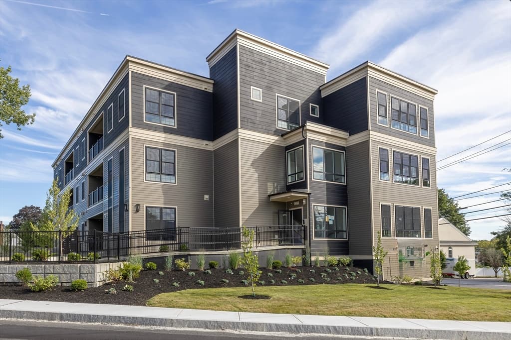 272 Lincoln St # 102, Marlborough MA 01752