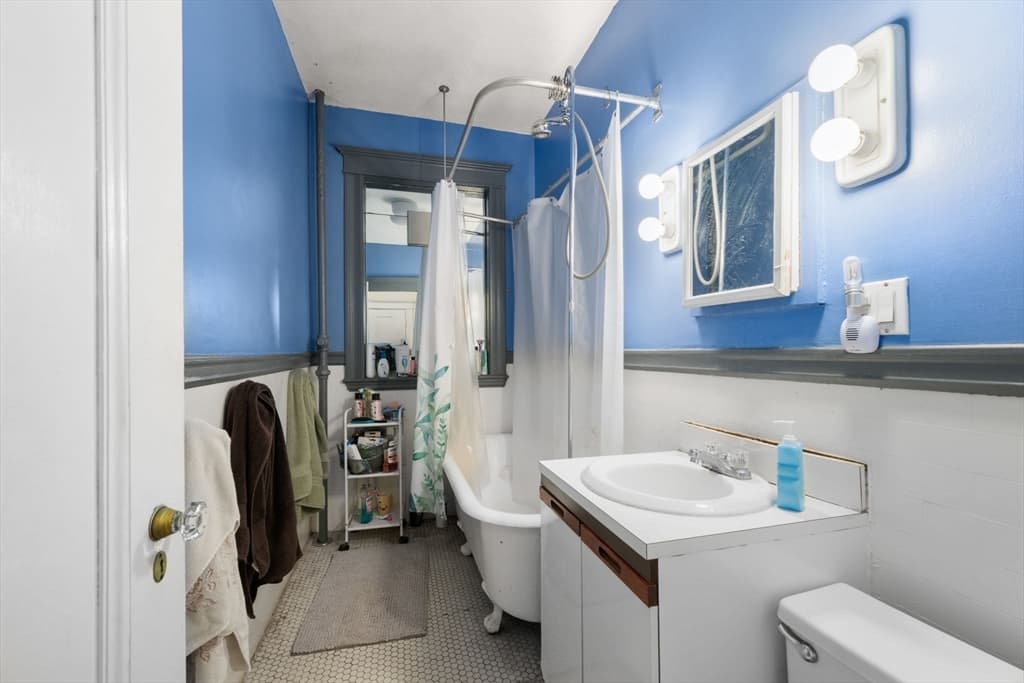 Condominium at 1263 Commonwealth Ave # 4, Boston MA 02134, photo 3 of 17