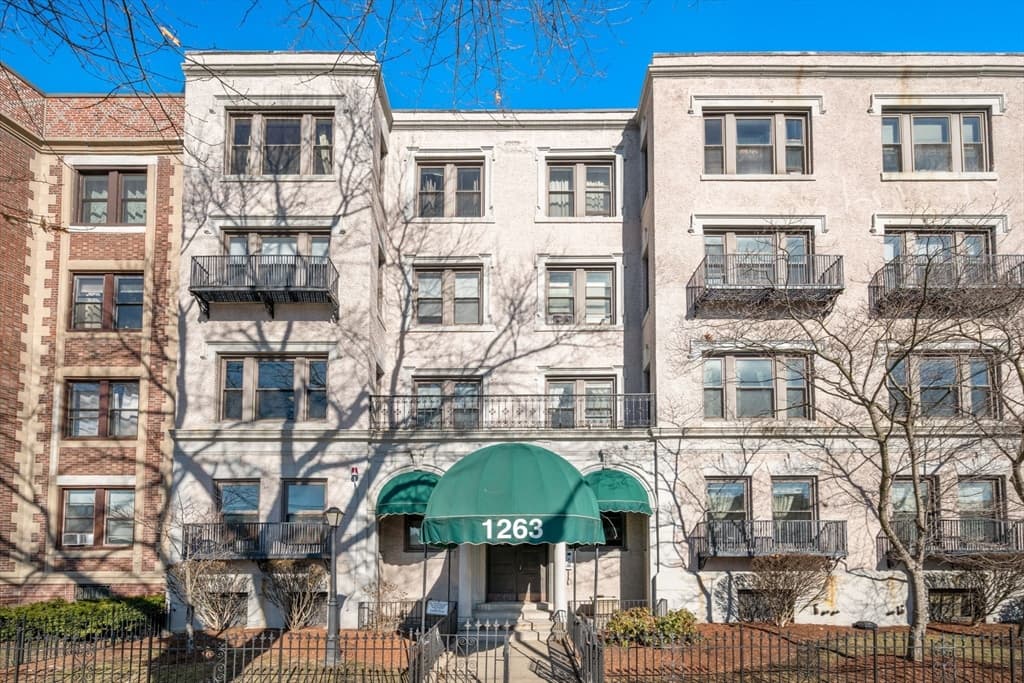 1263 Commonwealth Ave # 4, Boston MA 02134