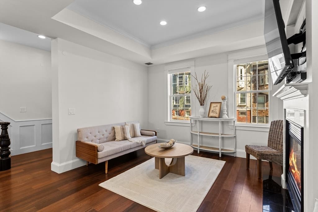 Single Family Residence at 274 Bunker Hill Street, Boston MA 02129, photo 5 of 39