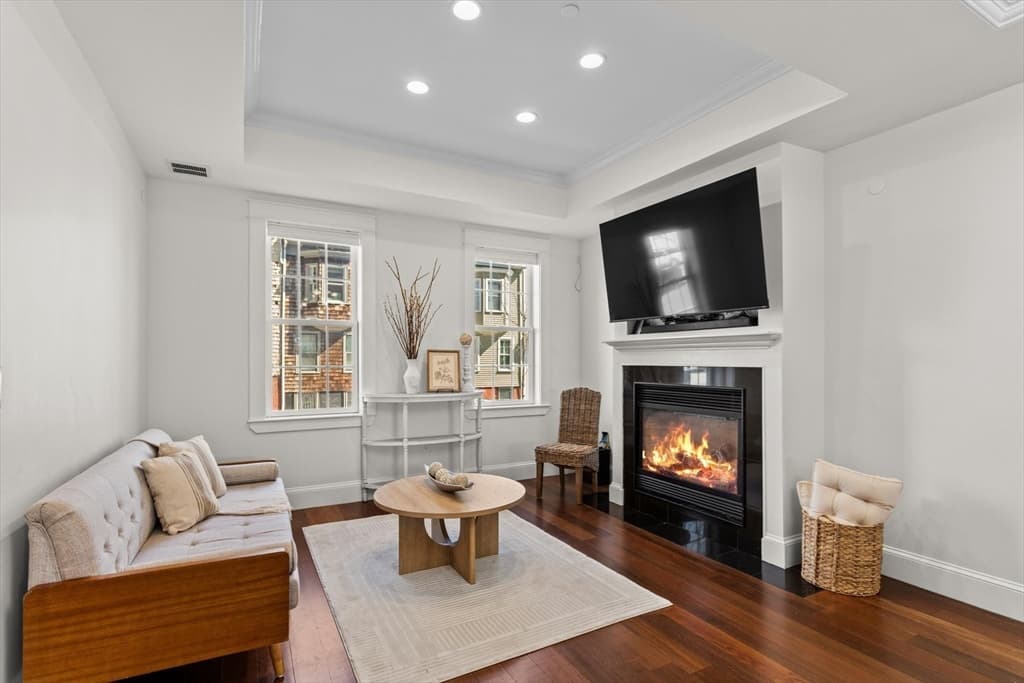 Single Family Residence at 274 Bunker Hill Street, Boston MA 02129, photo 10 of 39