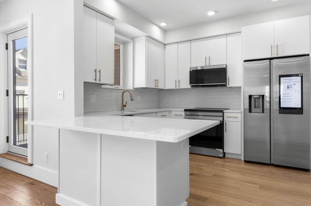 Condominium at 421 High St # 203B, Medford MA 02155, Medford, photo 7 of 26