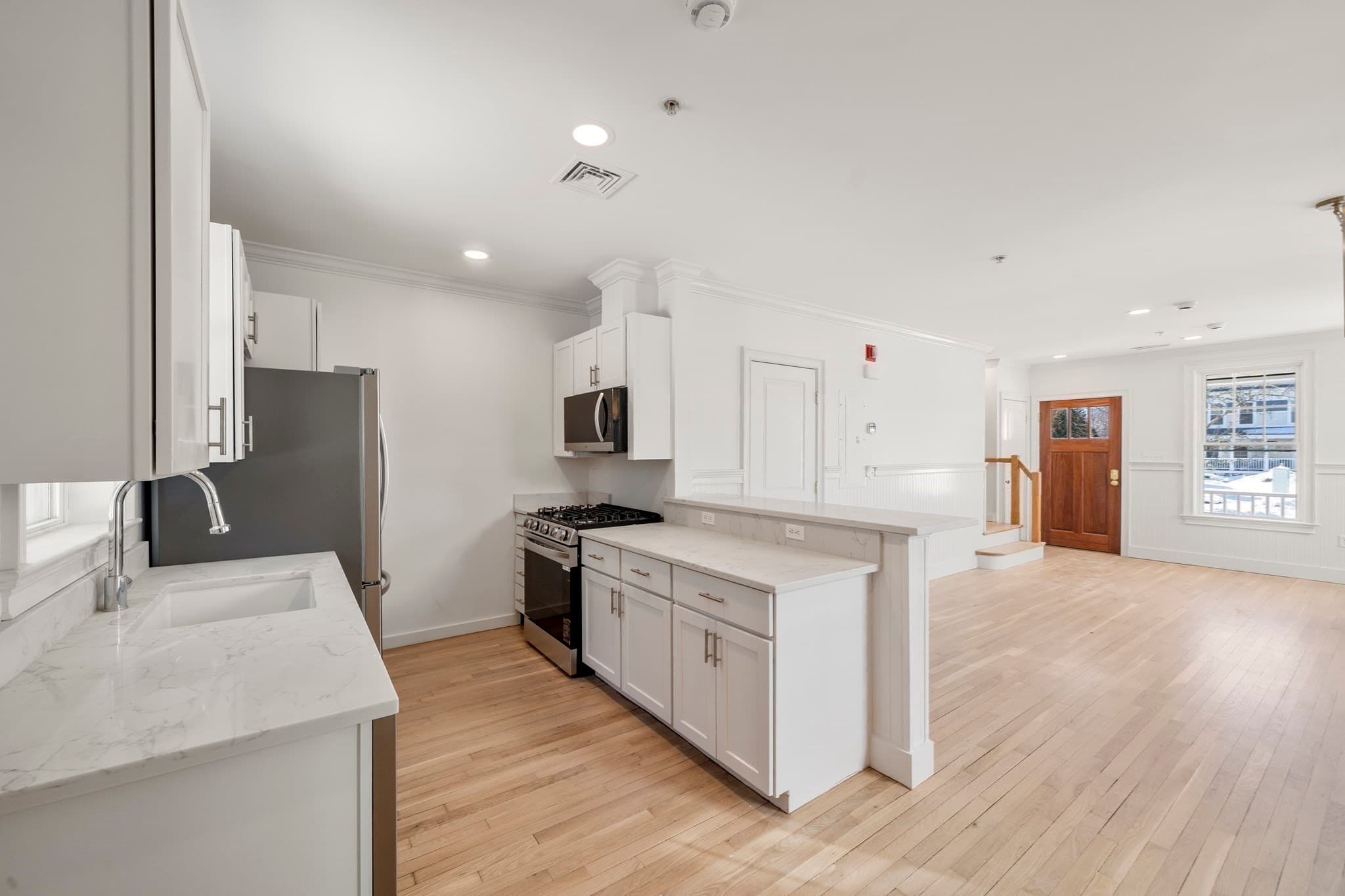 Condominium at 6 Honora Ln # 6, Bourne MA 02532, photo 6 of 23