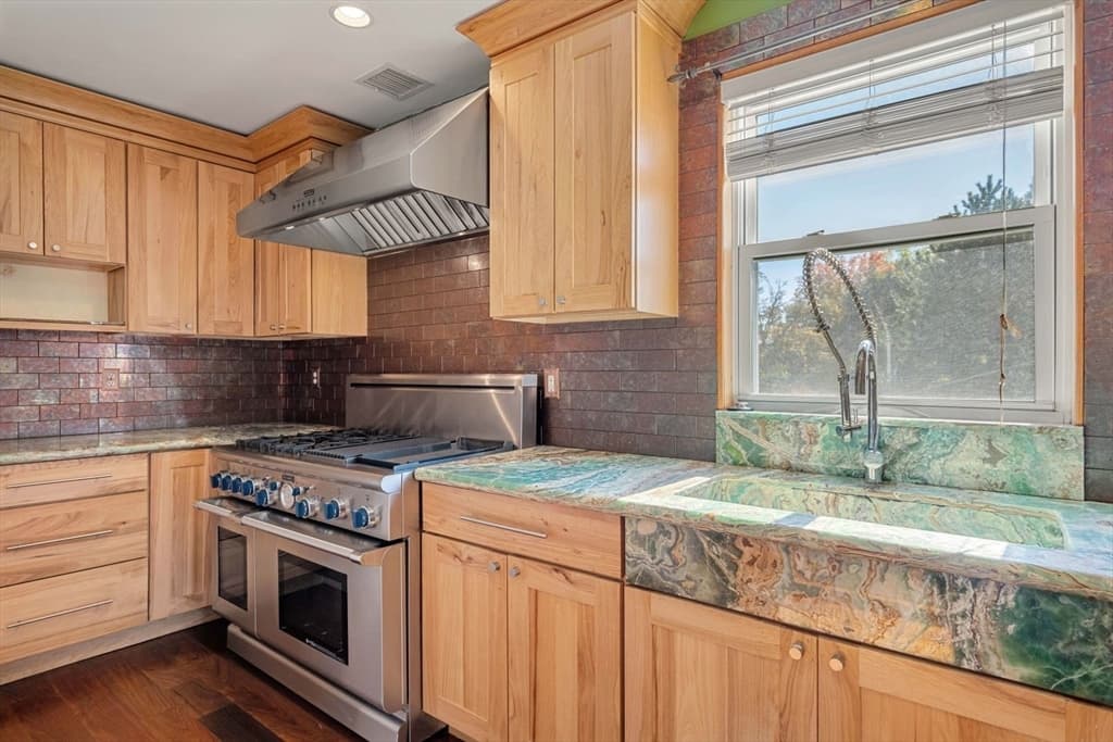 76 Taft Ave # 2, Newton MA 02465