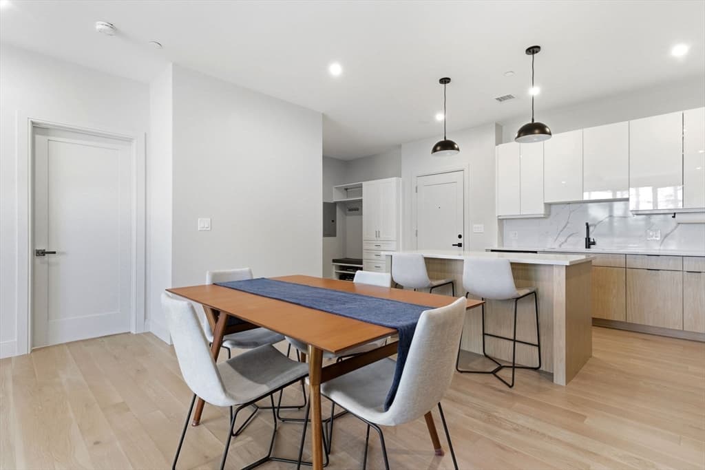 Condominium at 85 Myrtle St # 106, Quincy MA 02171, photo 2 of 34