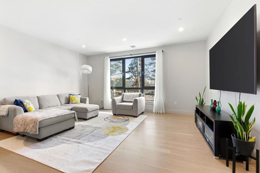 Condominium at 85 Myrtle St # 106, Quincy MA 02171, photo 7 of 34