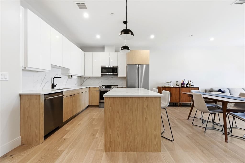 Condominium at 85 Myrtle St # 106, Quincy MA 02171, photo 3 of 34