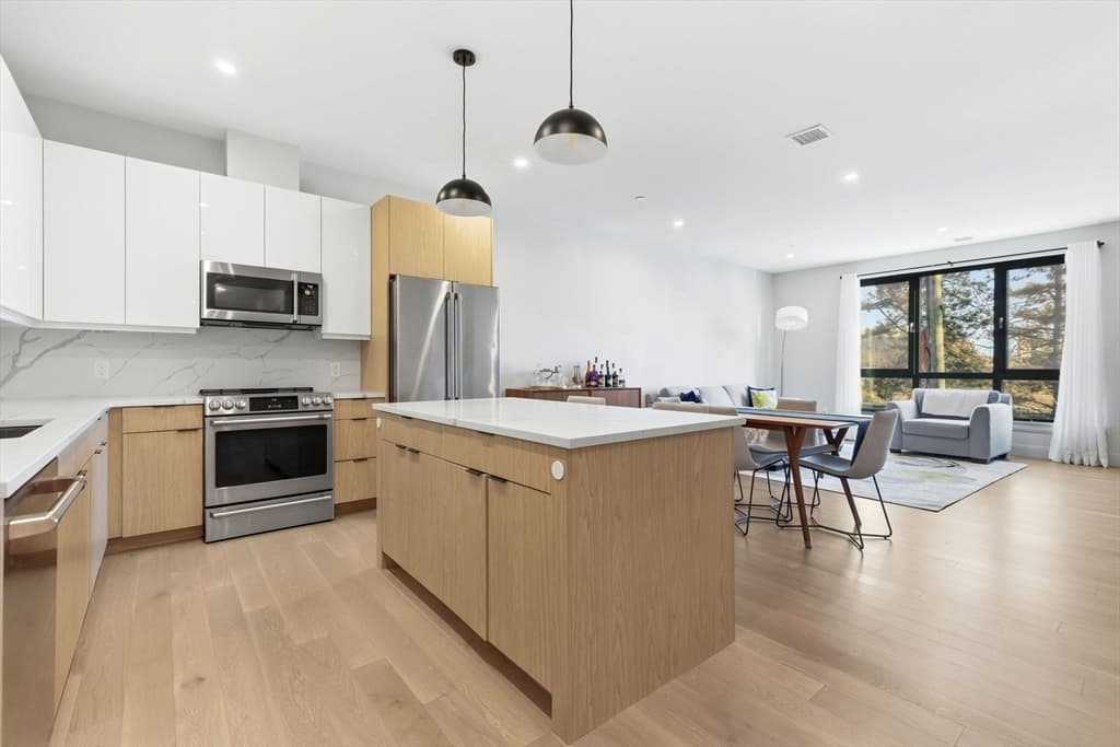 85 Myrtle St # 106, Quincy MA 02171