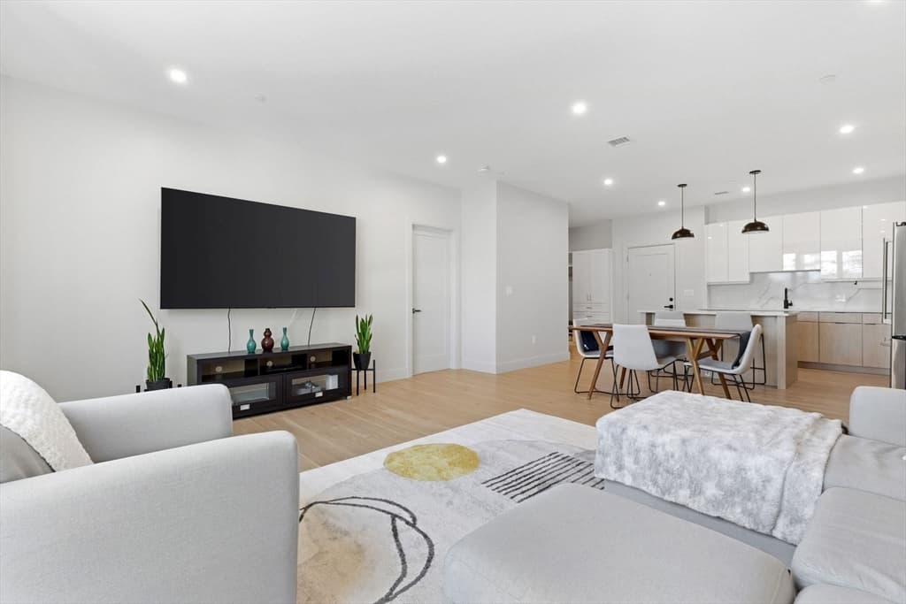 Condominium at 85 Myrtle St # 106, Quincy MA 02171, photo 8 of 34