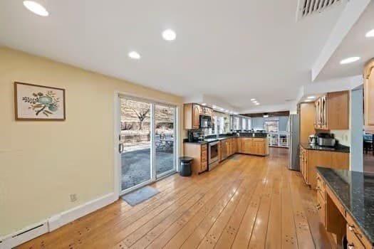 Single Family Residence at 630 North St, Weymouth MA 02189, photo 16 of 42
