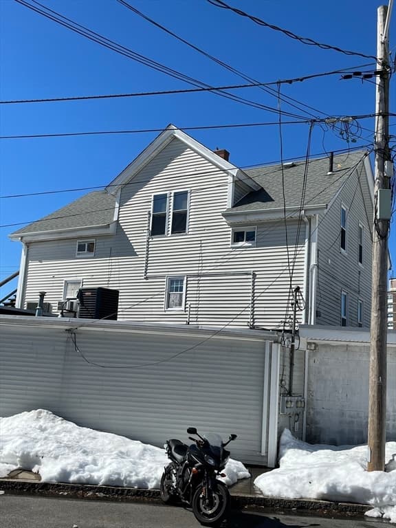 3 Family - 3 Units Up/Down at 1768 Pleasant Street, Fall River MA 02723, photo 3 of 10