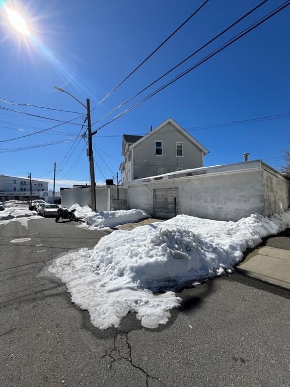 3 Family - 3 Units Up/Down at 1768 Pleasant Street, Fall River MA 02723, photo 4 of 10