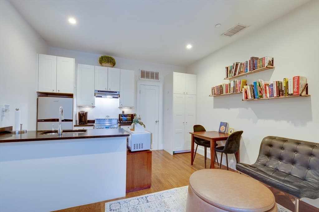 Condominium at 652 Massachusetts Ave # 2, Boston MA 02118, Boston, photo 2 of 19