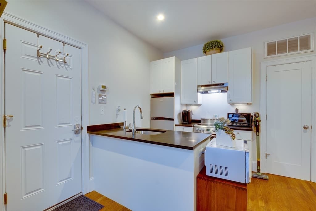 Condominium at 652 Massachusetts Ave # 2, Boston MA 02118, Boston, photo 6 of 19