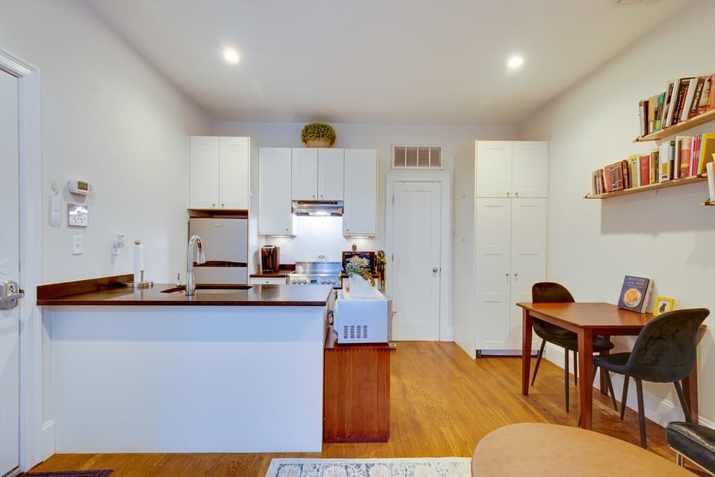 652 Massachusetts Ave # 2, Boston MA 02118